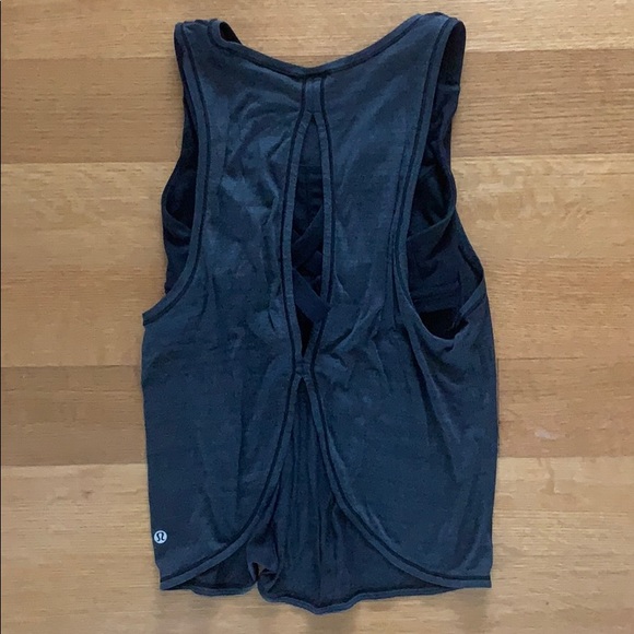 Lululemon Twist and Reach Tank Top w Built in Bra - Picture 4 of 6